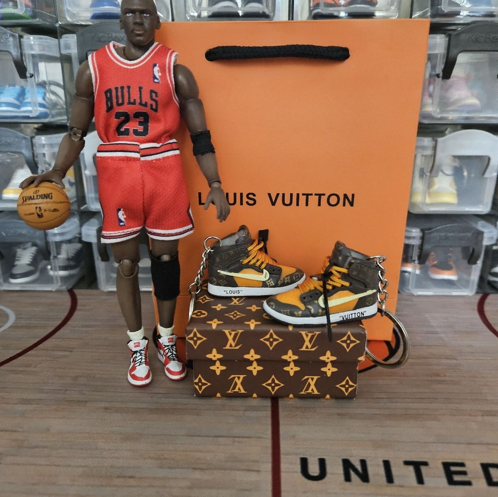 Nike Air Jordan Fashion pair of mini sneakers keychain. - Picture 8 of 8